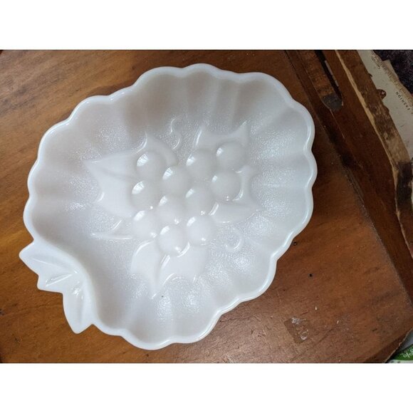 VTG Hazel Atlas dish milk glass white grape fruit relish dish desert set of 4 - Picture 2 of 7
